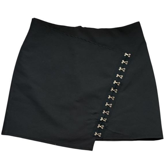 4th & Reckless Black Asymmetrical Mini Skirt Gold Hook & Eye Detail Size 10 NWT - Picture 2 of 10